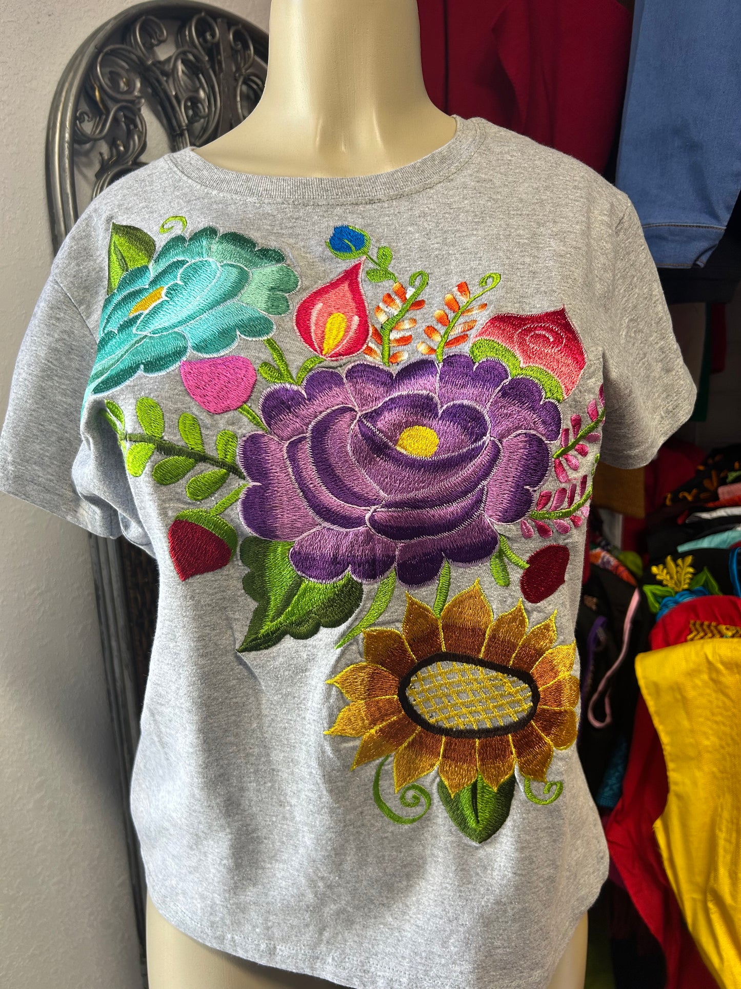 Embroidery t-shirt