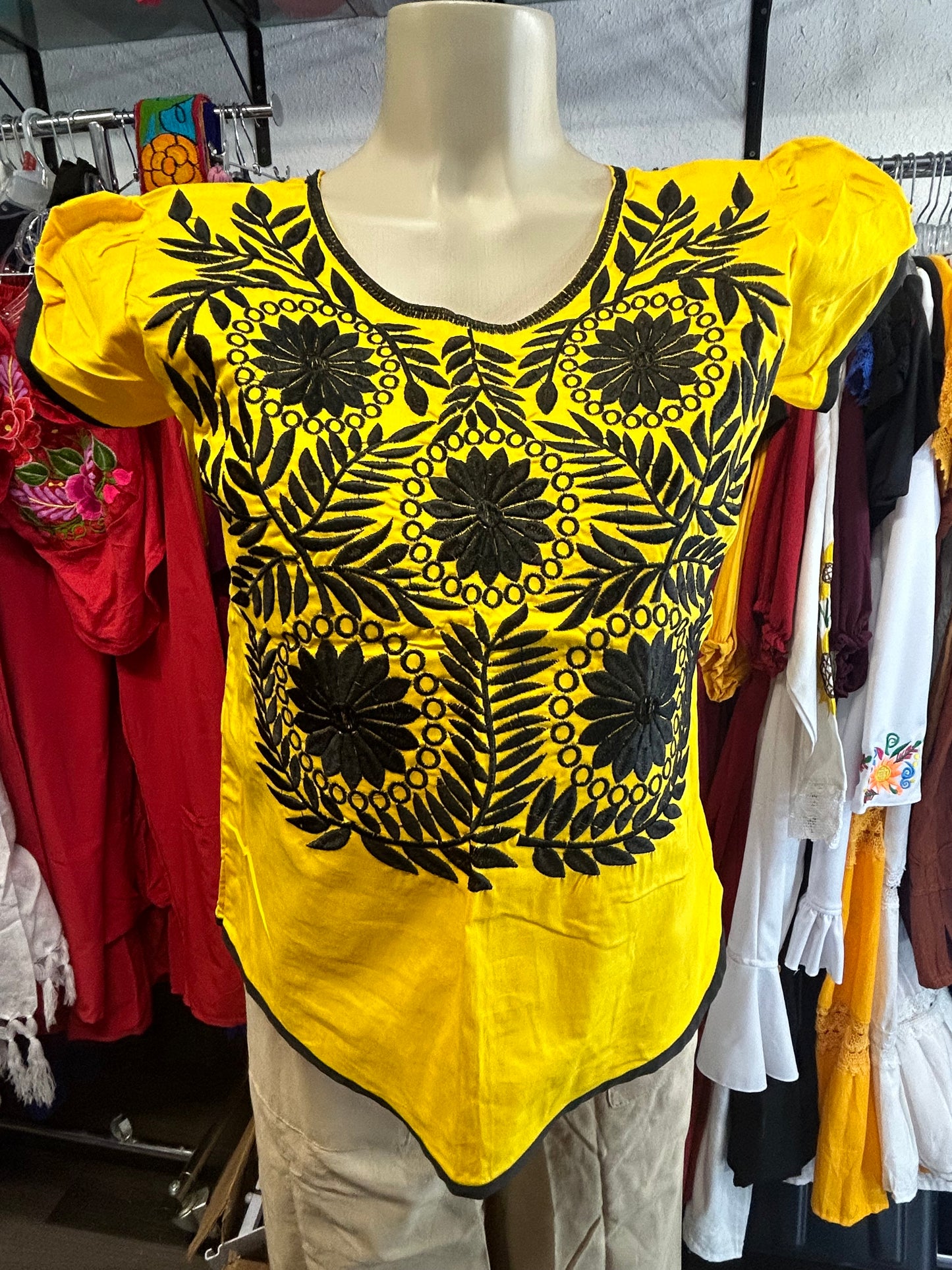 Amarillo negro blouse