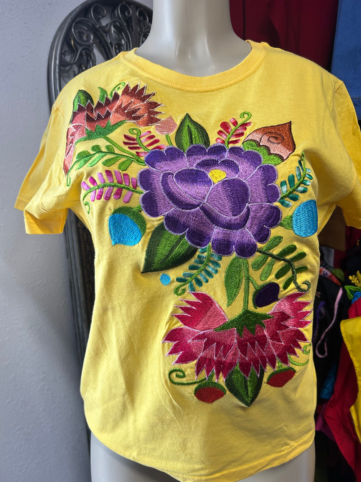 Embroidery t-shirt