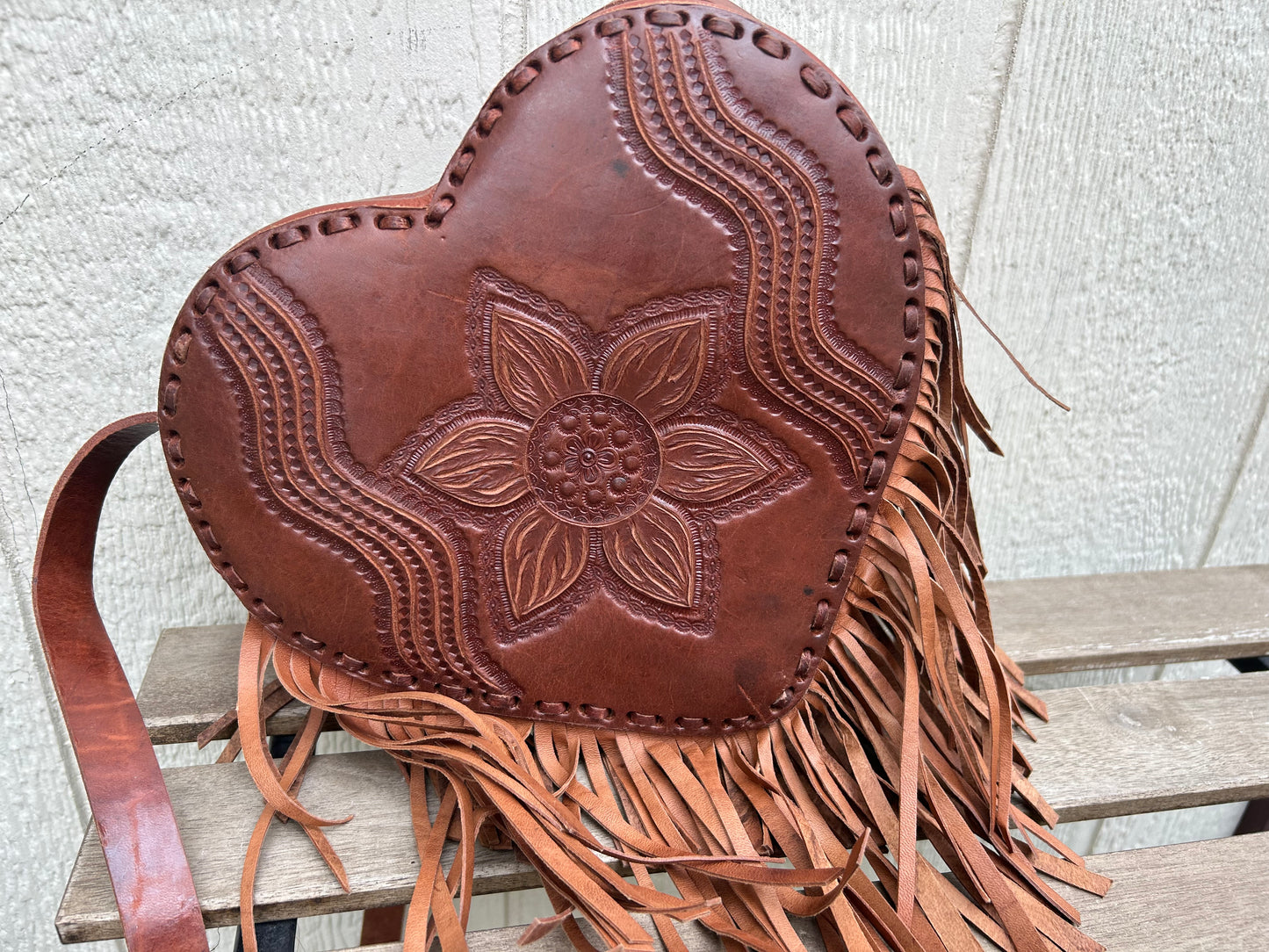 Leather corazón purse